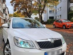 Weiß Gebraucht 2010 Skoda Octavia Sport Kombi | 4.950 € (Superpreis)