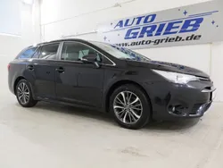 Schwarz Gebraucht 2018 Toyota Avensis Team Kombi | 16.850 € (Fairer Preis)