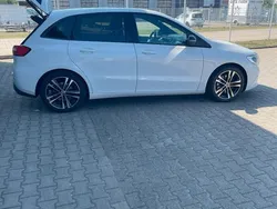 Weiß Gebraucht 2020 Mercedes B220 Van / Kleinbus | 23.999 € (Etwas zu teuer)