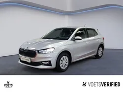 Brilliantsilber metallic Gebraucht 2024 Skoda Fabia Selection Limousine | 17.380 € (Guter Preis)