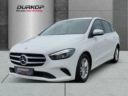 Weiß Gebraucht 2019 Mercedes B180 Style Van / Kleinbus | 21.990 € (Guter Preis)
