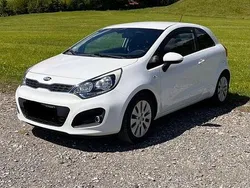Weiß Gebraucht 2014 Kia Rio FIFA World Cup Edition Limousine | 4.500 € (Guter Preis)