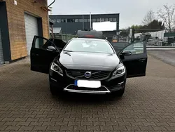 Schwarz Gebraucht 2018 Volvo V60 CC Kombi | 15.800 € (Superpreis)
