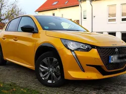 Gelb Gebraucht 2022 Peugeot e-208 Allure Kleinwagen | 16.799 € (Fairer Preis)