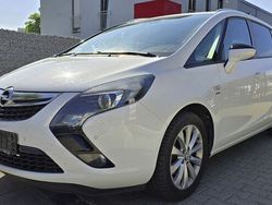 Weiß Gebraucht 2013 Opel Zafira Tourer Van / Kleinbus | 3.890 € (Fairer Preis)