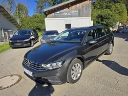 Grau Gebraucht 2021 VW Passat Basis Kombi | 16.990 € (Guter Preis)