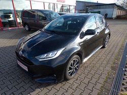 Schwarz Gebraucht 2021 Toyota Yaris Hybrid Play Limousine | 17.990 € (Fairer Preis)