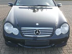 Schwarz Gebraucht 2007 Mercedes C200 Coupé | 1.900 €
