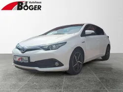 Weiß Gebraucht 2017 Toyota Auris Hybrid Edition-S Limousine | 13.490 € (Guter Preis)