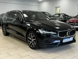 Onyx black / Gebraucht 2023 Volvo V60 Plus Kombi | 38.990 € (Guter Preis)