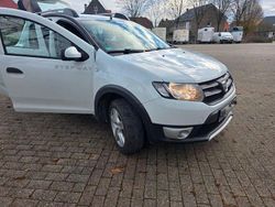 Weiß Gebraucht 2015 Dacia Sandero Stepway Limousine | 3.990 € (Superpreis)