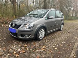 Grau Gebraucht 2009 VW Touran Cross Van / Kleinbus | 3.850 € (Guter Preis)