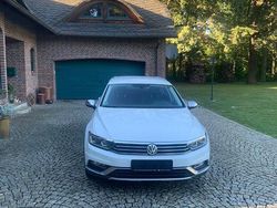 Weiß Gebraucht 2016 VW Passat Alltrack Kombi | 9.899 €