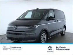 Grau Gebraucht 2023 VW Multivan Style Van / Kleinbus | 57.990 € (Etwas zu teuer)