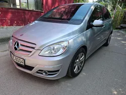 Grau Gebraucht 2010 Mercedes B180 Van / Kleinbus | 2.990 € (Fairer Preis)