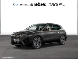 Grau Gebraucht 2023 BMW iX Executive SUV | 72.890 € (Fairer Preis)