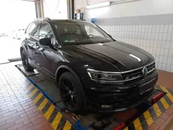Deep black perleffekt Gebraucht 2020 VW Tiguan Highline SUV | 25.950 € (Etwas zu teuer)