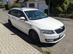 Weiß Gebraucht 2014 Skoda Octavia Ambition Kombi | 6.600 € (Guter Preis)
