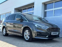 Grau Gebraucht 2021 Ford S-MAX Titanium Van / Kleinbus | 22.200 € (Fairer Preis)