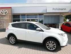 Weiß Gebraucht 2016 Toyota RAV4 Edition SUV | 18.930 € (Etwas zu teuer)
