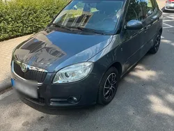 Grau Gebraucht 2009 Skoda Fabia Kleinwagen | 2.000 € (Fairer Preis)