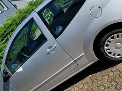 Silber Gebraucht 2005 Citroën C2 Kleinwagen | 2.000 € (Teuer)