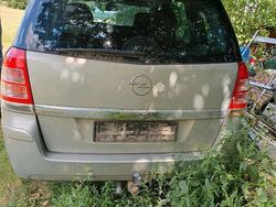 Grau Gebraucht 2010 Opel Zafira Van / Kleinbus | 1.500 € (Superpreis)