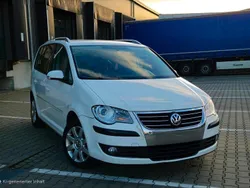 Weiß Gebraucht 2009 VW Touran Van / Kleinbus | 3.600 € (Fairer Preis)