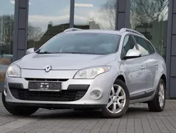 Grau Gebraucht 2011 Renault Mégane III Expression Limousine | 5.480 € (Fairer Preis)