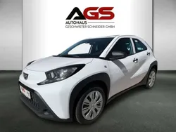 Schneeweiß Gebraucht 2023 Toyota Aygo Kleinwagen | 14.390 € (Guter Preis)