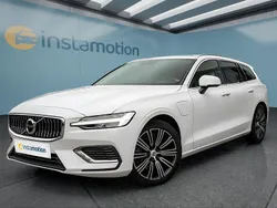 Weiß Gebraucht 2022 Volvo V60 Kombi | 29.649 € (Guter Preis)