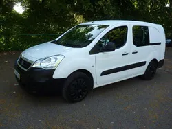 Weiß Gebraucht 2018 Peugeot Partner Premium Van / Kleinbus | 11.900 € (Fairer Preis)