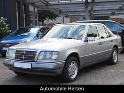 Silber Gebraucht 1994 Mercedes E200 Limousine | 3.990 €