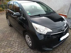 Schwarz Gebraucht 2011 Toyota Verso-S Comfort Van / Kleinbus | 4.880 € (Fairer Preis)