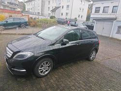 Schwarz Gebraucht 2014 Mercedes B200 Van / Kleinbus | 10.350 € (Fairer Preis)