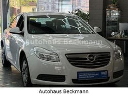 Weiß Gebraucht 2011 Opel Insignia Selection Limousine | 5.990 € (Etwas zu teuer)