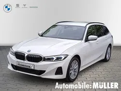 Weiss Gebraucht 2024 BMW 318 Shadowline Kombi | 34.950 € (Fairer Preis)