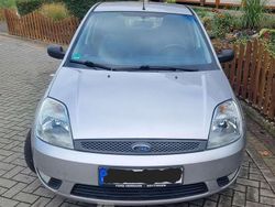 Silber Gebraucht 2006 Ford Fiesta Limousine | 850 € (Superpreis)