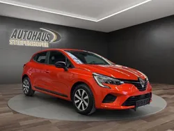 Orange Gebraucht 2023 Renault Clio V Equilibre Kleinwagen | 14.999 € (Guter Preis)