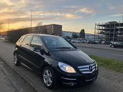 Kosmosschwarz metalliclack Gebraucht 2011 Mercedes B180 Van / Kleinbus | 11.600 € (Teuer)