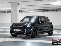 Schwarz Gebraucht 2024 Mini Cooper Favoured Kleinwagen | 29.890 € (Fairer Preis)