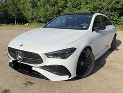Weiß Gebraucht 2024 Mercedes CLA200 Shooting Brake AMG line Kombi | 34.999 € (Fairer Preis)