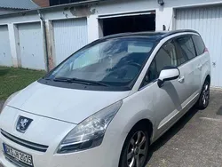 Weiß Gebraucht 2010 Peugeot 5008 Premium Van / Kleinbus | 3.000 € (Fairer Preis)