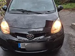 Grau Gebraucht 2010 Toyota Aygo City Kleinwagen | 2.400 € (Fairer Preis)