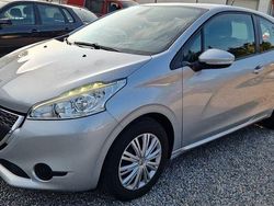 Grau Gebraucht 2014 Peugeot 208 Active Kleinwagen | 4.850 € (Etwas zu teuer)