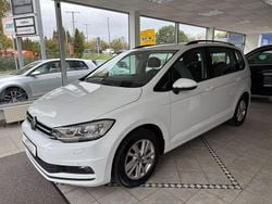 Weiß Gebraucht 2022 VW Touran Comfortline Van / Kleinbus | 15.850 € (Guter Preis)