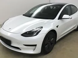 Weiß Gebraucht 2021 Tesla Model 3 Standard Range Plus Limousine | 23.323 € (Superpreis)
