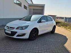 Weiß Gebraucht 2012 Opel Astra Kombi | 3.895 € (Fairer Preis)