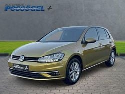 Gelb Gebraucht 2018 VW Golf VII Comfortline Limousine | 16.190 € (Guter Preis)