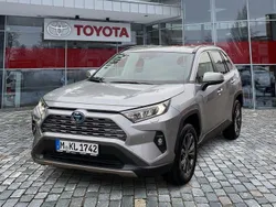 Lichtsilber metalic Neu 2025 Toyota RAV4 Hybrid SUV | 45.690 € (Etwas zu teuer)